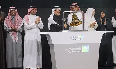 Aramco ultima una multimillonaria emisión de deuda internacional.