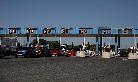 El Gobierno justifica la introducción de peajes como contrapartida por recibir los fondos europeos.