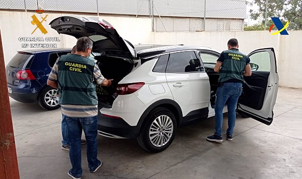 Desarticulada una red de fraude fiscal en hidrocarburos que distribuía gasóleo modificado por toda España.
