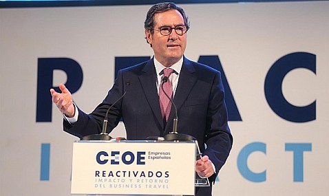 Garamendi critica al Gobierno por negarse a implementar el SMI en los contratos públicos.