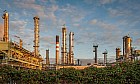 La refinería de Repsol en A Coruña fabrica biocombustible con aceite de cocina usado.