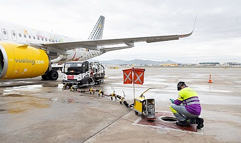 Repsol y Vueling se alían en el primer vuelo con combustible sostenible de la compañía aérea