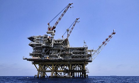 El temor a la nueva variante de Covid y las restricciones hunden más de un 5% el precio del petróleo.