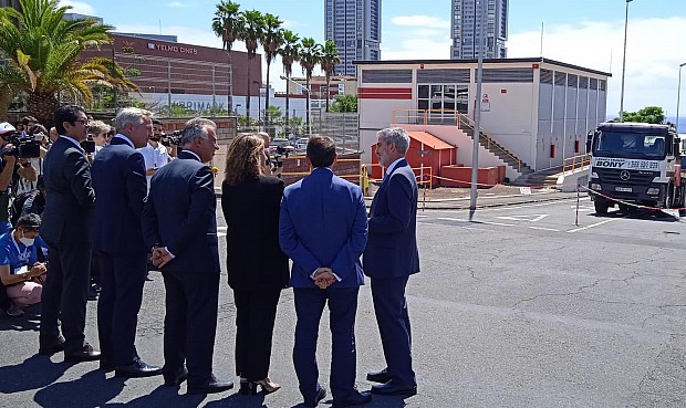 Cepsa ha iniciado oficialmente este lunes el desmantelamiento de la Refinería Tenerife, la primera refinería española construida en Santa Cruz de Tenerife en el año 1930, un proceso a través del cual comienza la regeneración urbanística de un espacio que ocupa unos 500.000 metros cuadrados.