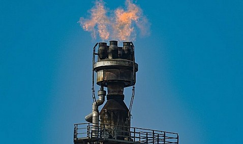 Estados Unidos apoya fijar un tope al precio del petróleo ruso para diciembre.