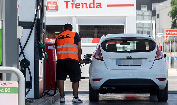 El consumo de combustibles de automoción aumenta un 5,5% frente a 2021, tanto gasóleos como gasolinas. - Newsletter Mundopetroleo