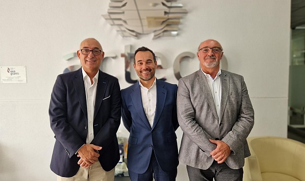 La operación está alineada con la apuesta estratégica de Repsol por la economía circular, como eje de transformación de sus complejos industriales para fabricar productos con baja, nula o incluso negativa huella de carbono y alcanzar las cero emisiones en 2050.