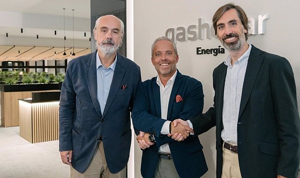 Servigás S XXI (conocida como Grupo GasHogar) suministra gas y electricidad en España a comunidades de vecinos, pymes y particulares a través de sus marcas GasHogar, GasPyme y Doméstica, respectivamente.