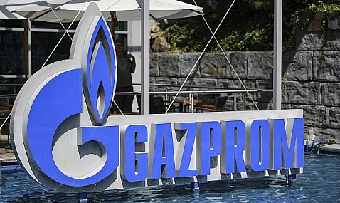 Gazprom amenaza con reducir el flujo de gas a través de Ucrania.