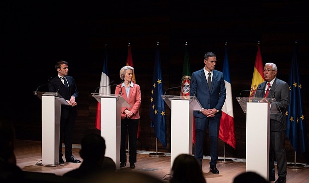 El proyecto H2Med, que será el primer "gran corredor de hidrógeno de la Unión Europea" e interconectará a Portugal y España con Francia para transportar este vector energético, tendrá un coste total de en torno a 2.850 millones de euros.