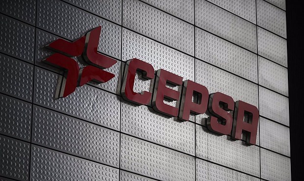 La operación, pendiente todavía de cumplir las condiciones suspensivas habituales, comprende por un lado la venta del 20% de Cepsa en la concesión 'offhsore' de Satah Al Razboot, Umm Lulu, Bin Nasher y Al Bateel.