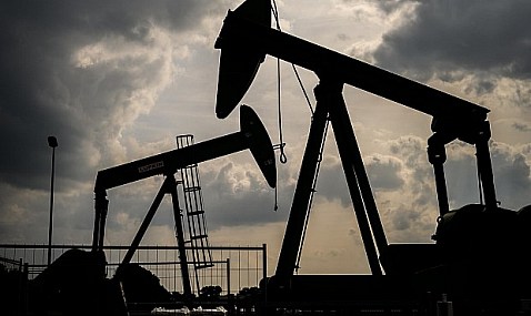El precio del petróleo Brent baja de 71 dólares por primera vez desde 2021.