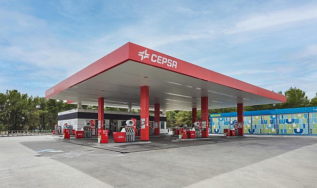 Concretamente, los descuentos se integran en el programa 'Porque Tú Vuelves' y van desde los cinco céntimos para combustibles convencionales hasta los seis céntimos para los que reposten combustibles 'premium' de la gama Óptima.