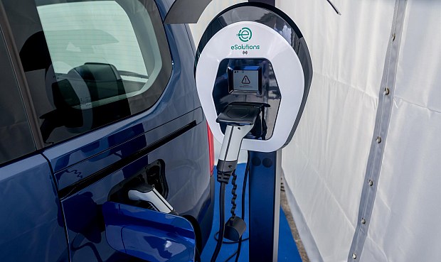En el parque automovil&iacute;stico espa&ntilde;ol predomina el diesel, y solo cuatro comunidades aut&oacute;nomas tienen una cuota de veh&iacute;culos electrificados superior al 10% en el canal de particulares.