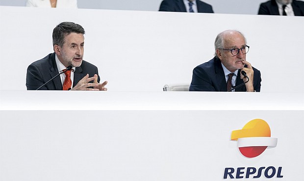 Brufau es consejero de Repsol desde 1996 y ocupa su presidencia desde 2004, aunque en 2015 ya traspasó todas las funciones ejecutivas a Josu Jon Imaz, el consejero delegado de la petrolera.