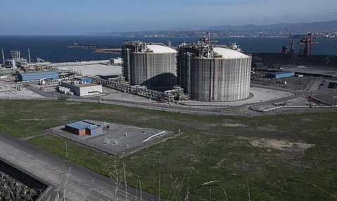 La planta de GNL de El Musel, en Gijón (Asturias), recibe la autorización para su puesta en marcha.