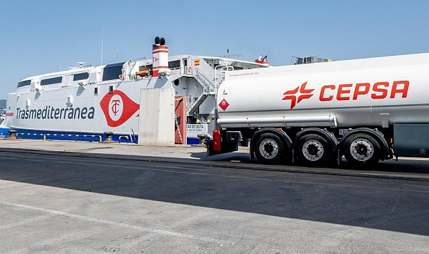 Cepsa suministrará biocombustibles de segunda generación (2G) para 84 viajes de Naviera Armas Trasmediterránea en el Puerto de Algeciras, siendo la primera vez que barcos de pasajeros utilizarán este tipo de combustible sostenible en España.