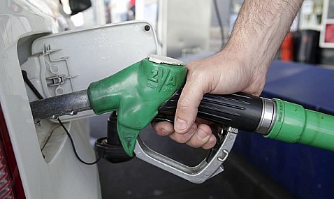 El consumo de combustibles de automoción repunta un 1,5% en julio.