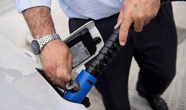En un comunicado, la patronal estimó que el GNC es hasta un 50% más económico que otros combustibles y que los vehículos propulsados por él podrán acceder a las Zonas de Bajas Emisiones (ZBE) sin restricciones.