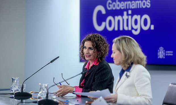 A la luz de los primeros datos de la recaudaci&oacute;n de febrero, Hacienda prev&eacute; que se superar&aacute;n los 3.000 millones anuales --en 2023 y 2024-- inicialmente estimados sobre la recaudaci&oacute;n de estos tributos temporales.