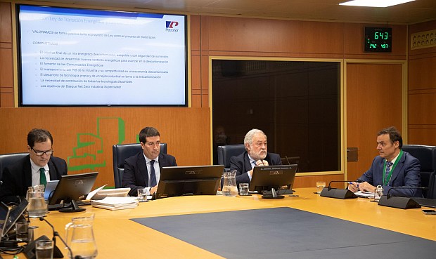 Petronor ha advertido de que "todos los sectores no pueden descarbonizarse únicamente con electricidad", sino que se deben abordar "otro tipo de soluciones adicionales", y ha apostado por el desarrollo de los combustibles sintéticos.
