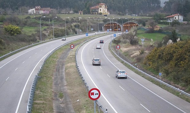 La Comisión Europea ha confirmado este jueves la petición del Gobierno español de eliminar del plan de recuperación la introducción de peajes en autopistas en 2024, aunque los servicios del Ejecutivo comunitario continúan aún trabajando en su evaluación.