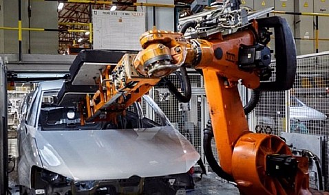 La producción de vehículos en España crece un 15% hasta agosto, con 1,6 millones de coches fabricados.