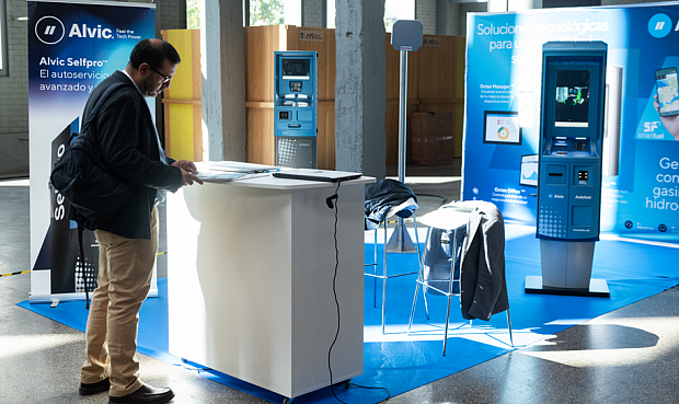 Durante la feria, que se celebr&oacute; el 20 y 21 de septiembre en La Nave de Madrid, el equipo de Alvic dio a conocer las &uacute;ltimas novedades para la gesti&oacute;n de la energ&iacute;a en gasineras e hidrogeneras, como el terminal de autoservicio Vertex de &uacute;ltima generaci&oacute;n.