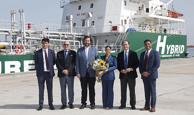 Se trata del primer buque de suministro híbrido eléctrico-diésel que opera en Europa, contribuyendo a la descarbonización del transporte marítimo y de los puertos.