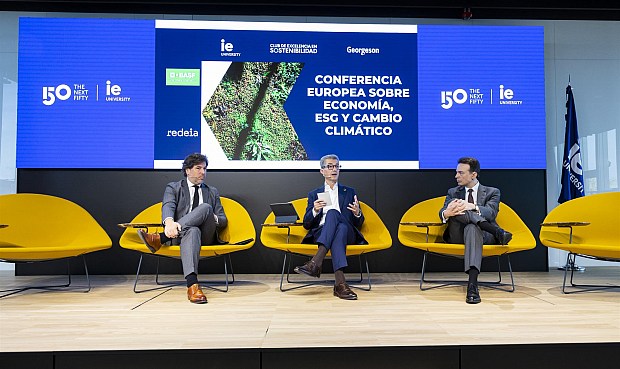 El CEO de Enagás, Arturo Gonzalo Aizpiri ha recordado que España es "una potencia mundial en regasificación" con sus siete plantas, de modo que representa la tercera parte del total de la capacidad de toda Europa y el 46% del total de la producción".