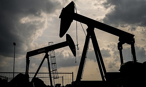 La AIE anticipa una demanda de petróleo mayor de lo esperado en 2023 y 2024.