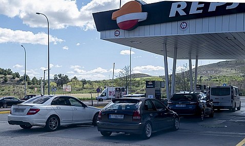 Repsol no podrá ampliar su red de gasolineras en 33 territorios el próximo año, al superar el 30% de cuota.