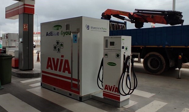 Han diseñado equipos personalizados para adecuar el suministro y almacenaje de Adblue a las particularidades de cada estación de servicio.