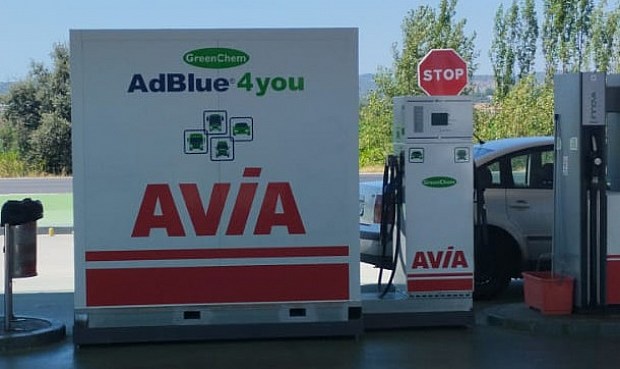 Han diseñado equipos personalizados para adecuar el suministro y almacenaje de Adblue a las particularidades de cada estación de servicio.