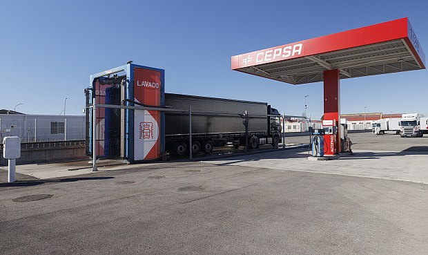 Estas instalaciones estarán localizadas en los principales corredores que conectan la Península con el resto de Europa y contarán con diferentes servicios adaptados a los profesionales del transporte: aparcamiento vigilado, zona de descanso, vestuarios, ducha.