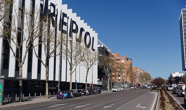 Fuentes de Repsol consultadas por Europa Press rechazaron "rotundamente" este expediente abierto por la CNMC y aseguraron que la compañía "no tiene una posición de dominio en el mercado de carburantes español y cumple de forma estricta con la regulación en materia de competencia".