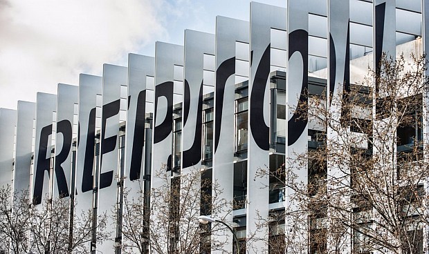Según la resolución publicada en el Boletín Oficial del Estado (BOE), Repsol entra en la lista como quinto operador principal en el sector, lista de la que sale Acciona con respecto al año pasado.