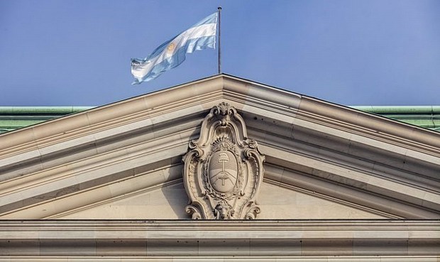 Inicialmente, el presidente de Argentina, Javier Milei, había contemplado la privatización de hasta 41 empresas públicas. Sin embargo, con el fin de lograr la aprobación de su ley ómnibus, el Ejecutivo ha mandado un nuevo texto al Congreso con estas modificaciones.