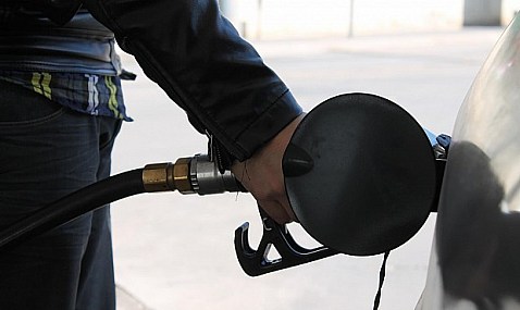 El consumo de combustibles de automoción cae un 1,1% en 2023, a pesar del repunte de las gasolinas.