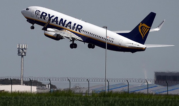 La compañía señala que este acuerdo permitirá ahorrar más de 1.250 toneladas de emisiones de CO2, lo que equivale a unos 100 vuelos de Ryanair desde Dublín (Irlanda) hacia Viena (Austria).