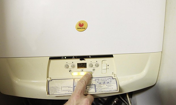 Advierte de que considerar la electrificación como vía única de descarbonización "va contra la transición energética, dada la imposibilidad de muchas familias de acceder a esas otras opciones de calefacción debido a limitaciones económicas y a las características técnicas de las viviendas".