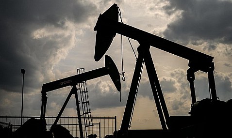 La OPEP+ mantiene su postura y el petróleo se aproxima a 90 dólares, en máximos desde octubre.