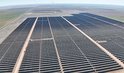 Repsol acelera su apuesta por las renovables en EE.UU. y concluye la construcción de su mayor proyecto solar.