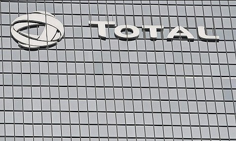 TotalEnergies gana 5.352 millones de euros hasta marzo (+3%) y recomprará acciones por casi 1.900 millones.