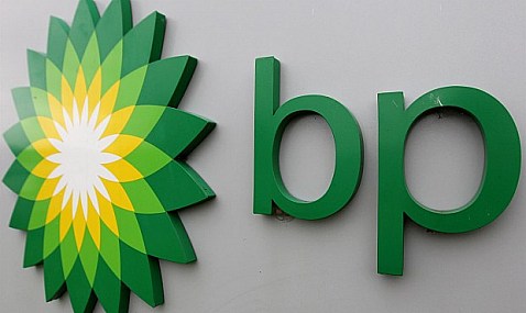 BP gana un 72% menos hasta marzo, pero mantiene las recompras de acciones.