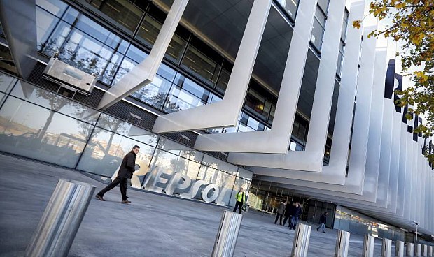 Un total de 500 empleados de Repsol han adquirido 106.083 acciones, representativas de un 0,087% del capital social actual, como parte del decimocuarto ciclo del plan de entrega de acciones de la empresa.