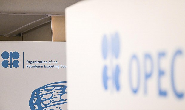 De este modo, sin precisar los motivos, la OPEP+ ha decidido retrasar en un día la fecha prevista para su encuentro, así como el formato de la reunión.
