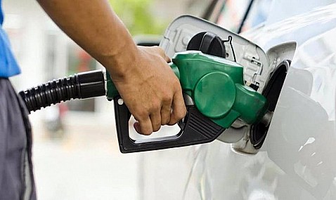 La petrolera argentina YPF baja el precio de la gasolina y el diésel por primera vez desde 2019.