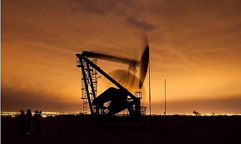 El petróleo modera su avance por el buen aprovisionamiento de crudo en EEUU y la inacción de la OPEP+.