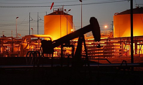 El petróleo cae casi un 2% por las dudas en torno a China y el recorte de previsiones de demanda de la OPEP.